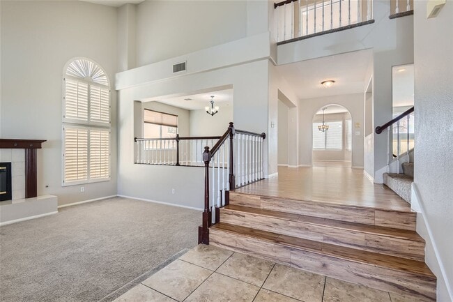 Building Photo - HUGE 5 Bedroom Home In Desert Shores with ...