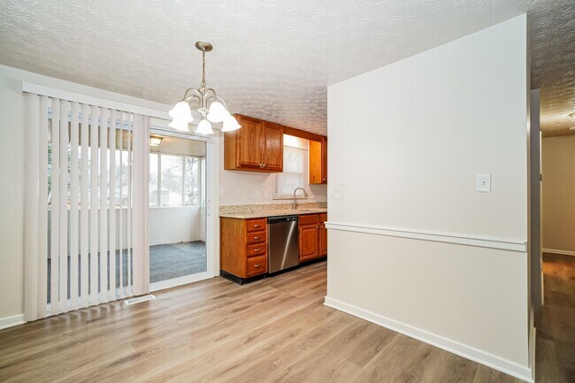 Building Photo - 511 Hilltop Dr