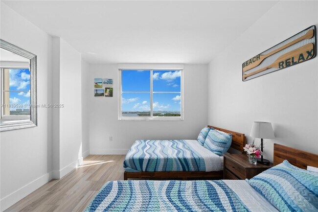 Building Photo - 300 Bayview Dr