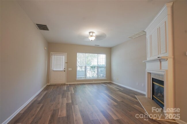 Building Photo - 2411 Normancrest Ct