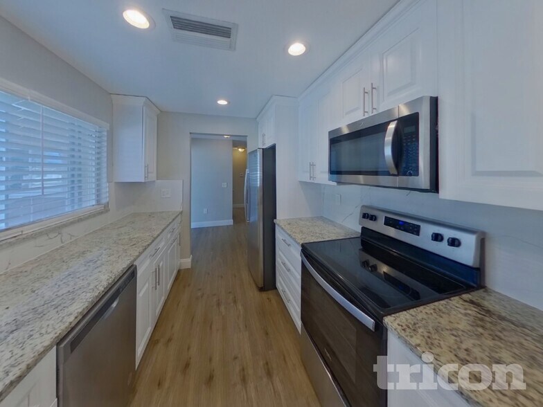 Building Photo - 1641 Patlin Cir N