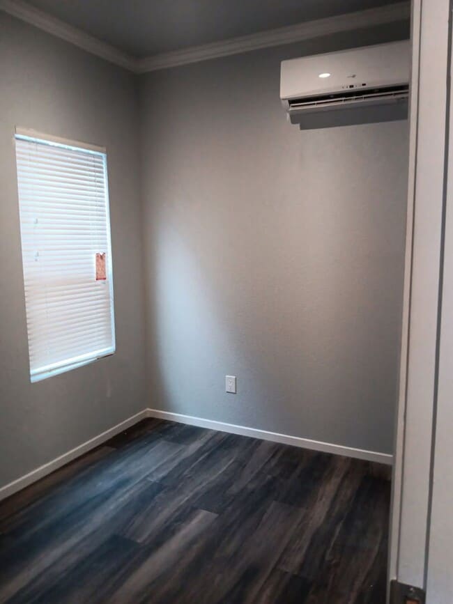 Building Photo - Anthony&#39;s