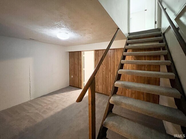 Building Photo - 513 E Graham Pl