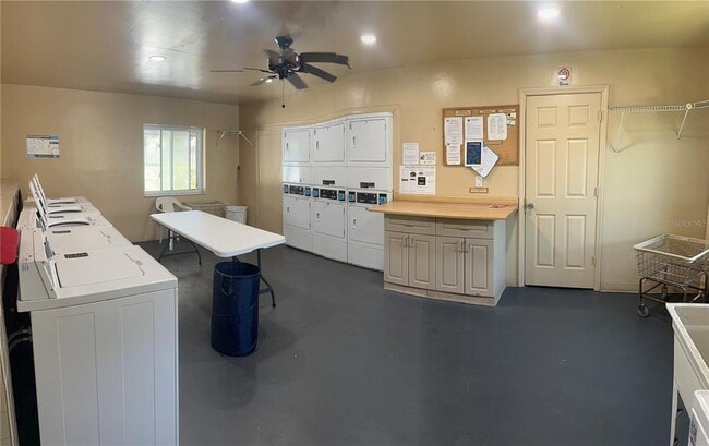 Building Photo - 4215 E Bay Dr