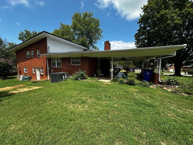 Building Photo - Partially furnished 3 bed/ 1.5 bath - Morr...
