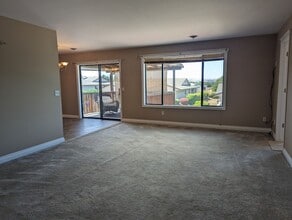 Building Photo - Attractive 3 bedroom 2 bath Condo in Wonderful Quiet Lewiston Neighborhood