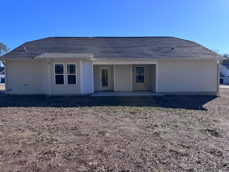 Building Photo - 303 Grand Oaks Dr