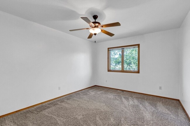 Building Photo - Single Family Home in LOLO, 4 bed / 3 bath...