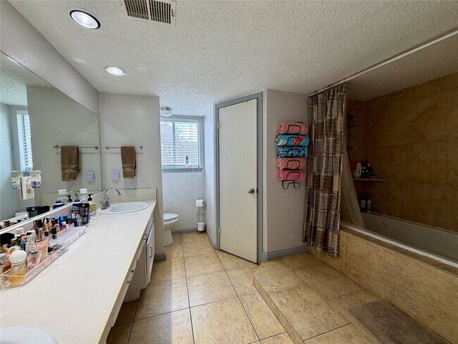 Building Photo - Chasehill Drive, Missouri City, TX 77489 - 4 BR 2.5 BA single-family home
