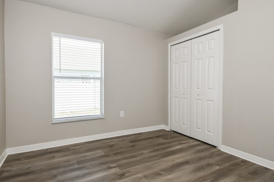 Building Photo - 143 Southampton Dr