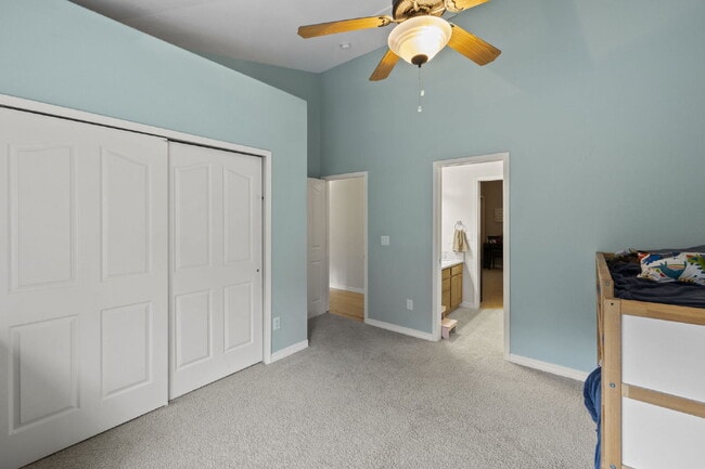 Building Photo - Close to Fort Carson and Cheyenne Mountain, 3 bedroom townhome with 2 car garage.