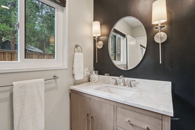 Building Photo - 25340 Marion Ridge Dr