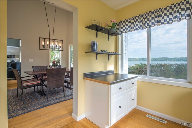 Building Photo - 1916 W Lake Rd