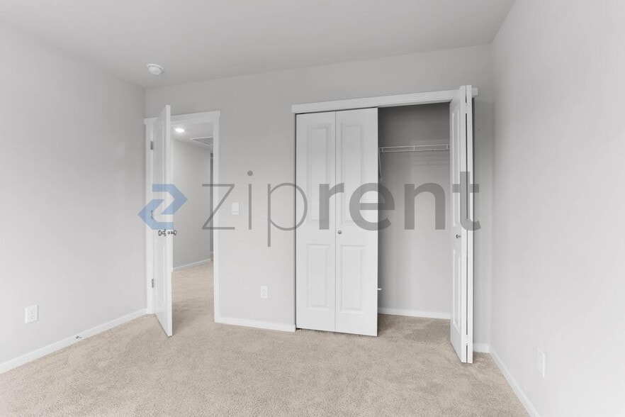 Building Photo - 1421 SW Pendleton Way