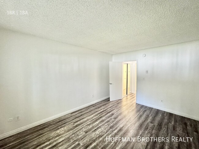 Building Photo - 5407 Radford Ave