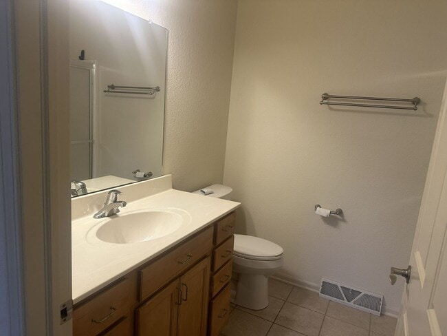 Building Photo - Spacious and Convenient – 3 Bedroom / 3 Ba...