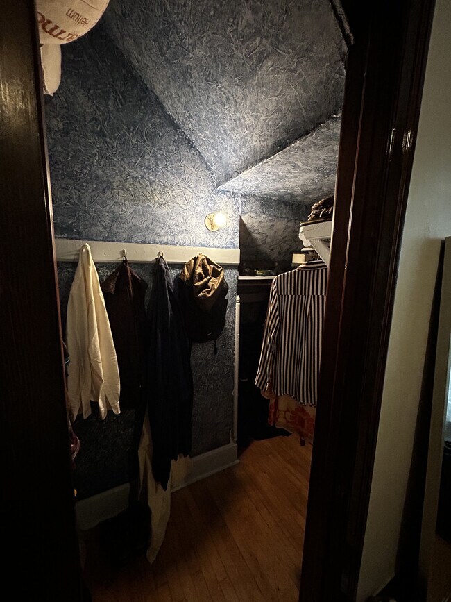 Building Photo - 1754 N Astor St