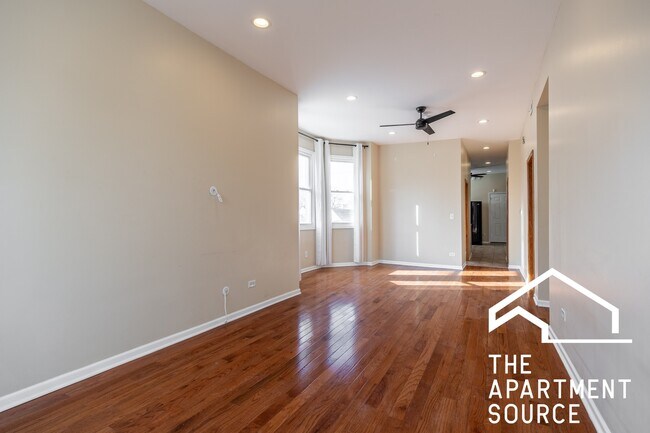 Building Photo - 2028 N Hamlin Ave