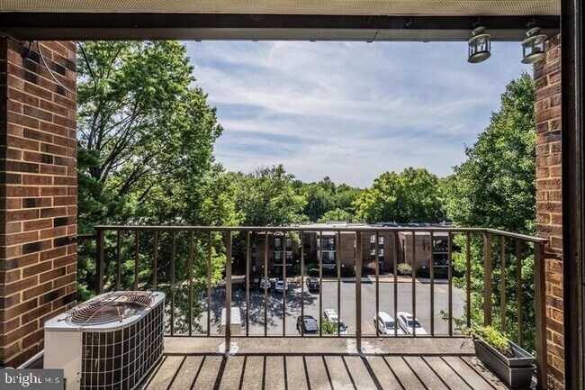 Building Photo - 4414 Island Pl