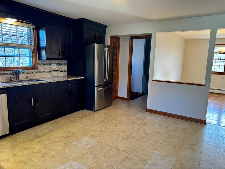 Building Photo - 430 Wiklund Ave