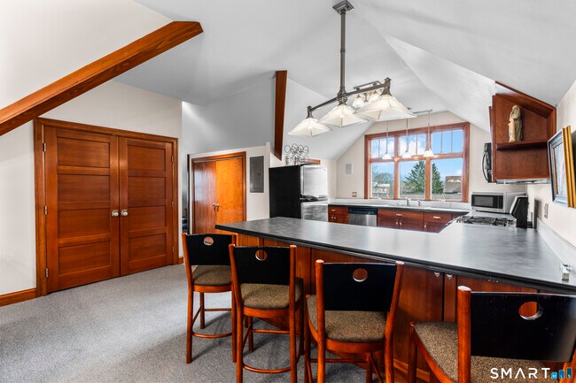 Building Photo - 105 Howe Ave