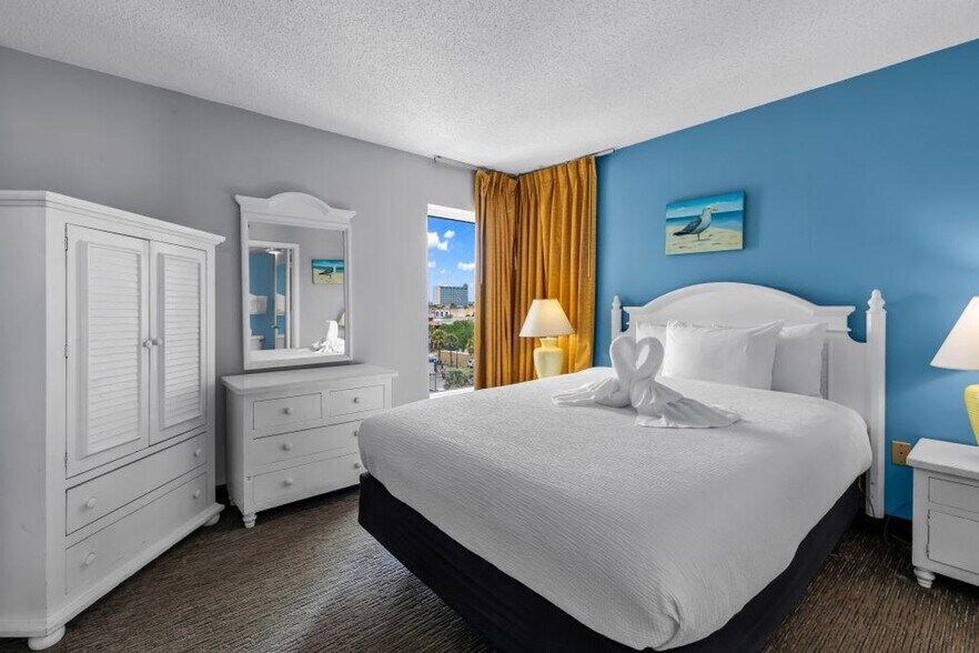 Building Photo - 647 N Creekside Dr