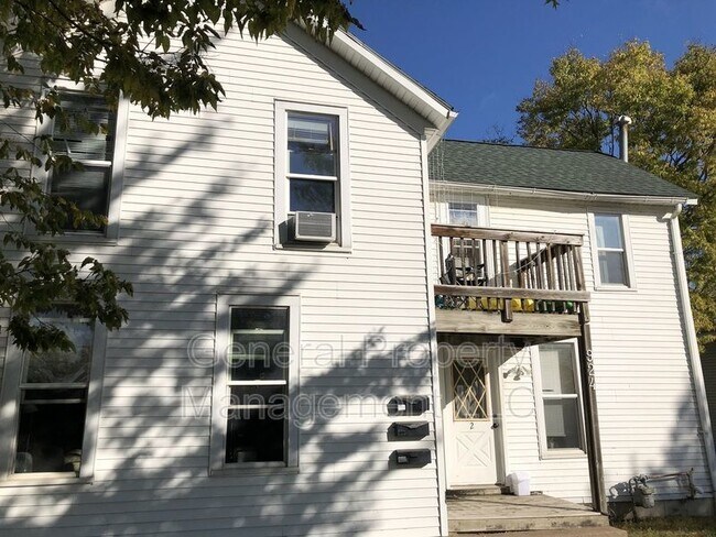 Building Photo - 1 bed 1 bath on Water St near UWEC! Availa...