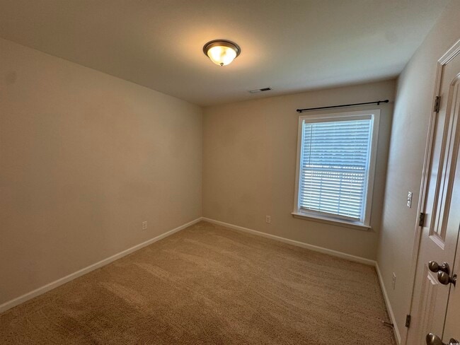 Building Photo - 122 Desurrency Ct