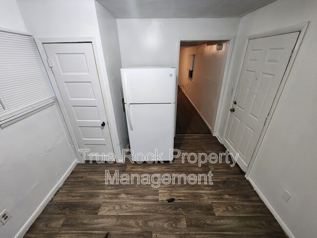 Building Photo - 821 N Highland Ave