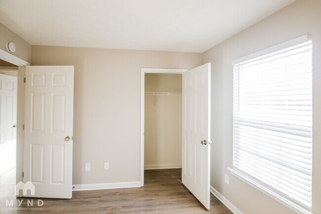 Building Photo - 4070 Lions Gate