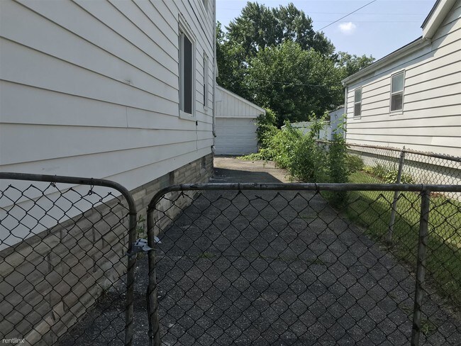 Building Photo - 5 br, 2 bath House - 926 E Coy Ave