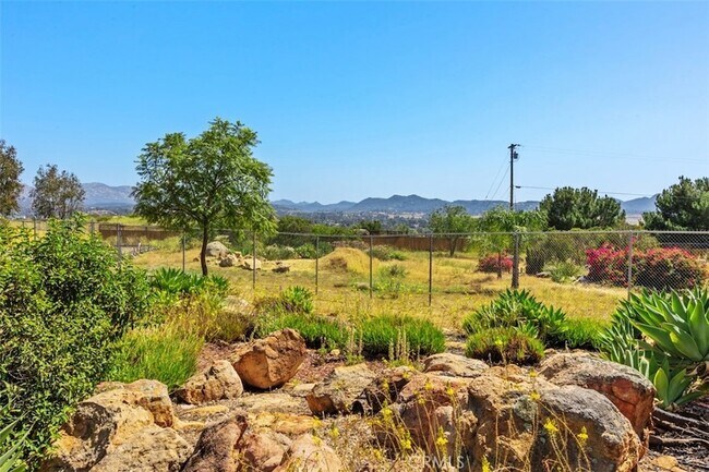 Building Photo - 1716 Cedar St