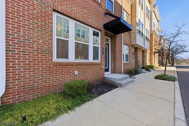 Building Photo - 6 Bond St