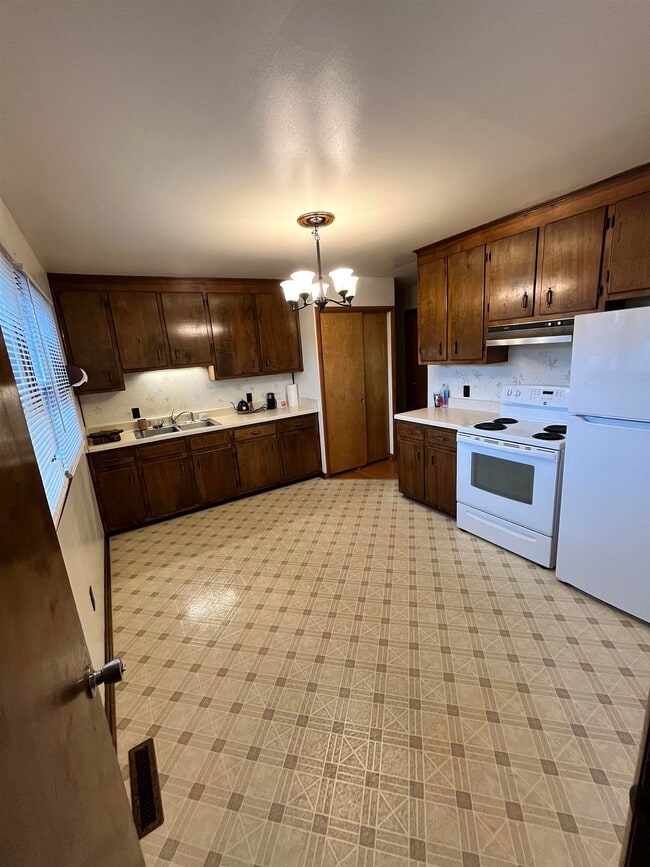 Building Photo - 125 Peyton St