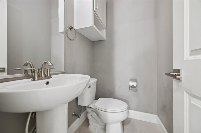 Building Photo - 405 N Nagle St