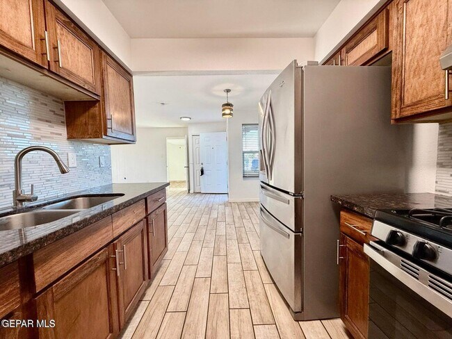 Building Photo - 10833 Cardigan Dr