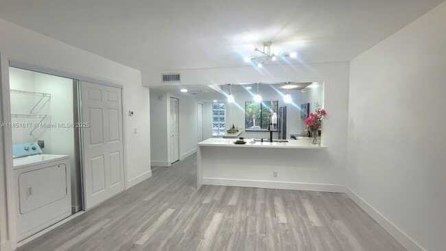 Building Photo - 428 Lakeview Dr