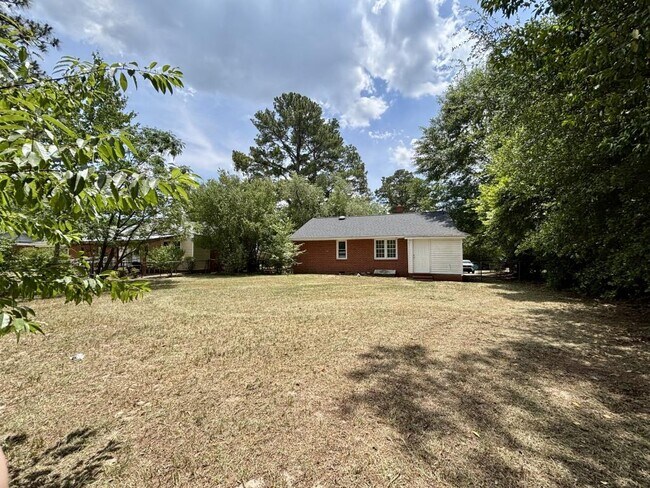 Building Photo - 330 Richmond Dr