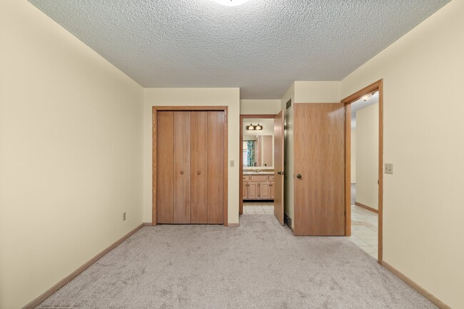 Building Photo - Riva Ridge