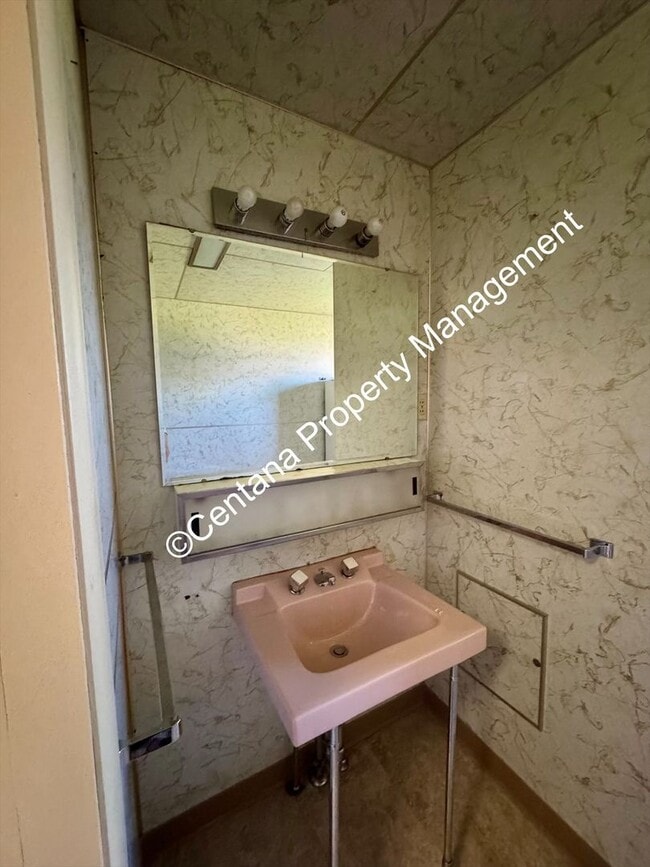 Building Photo - 1 Bed 1 Bath Located in the Flats