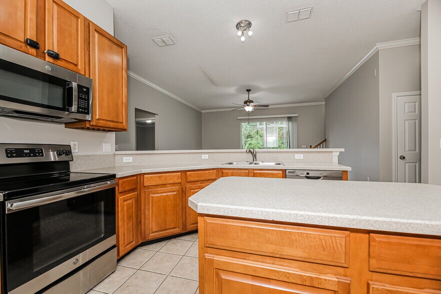 Building Photo - 3168 Tower Oaks Dr