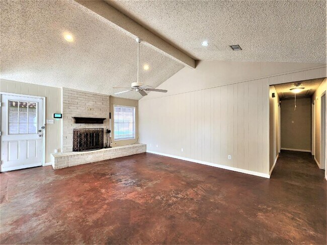 Building Photo - 2701 Parrott Ave