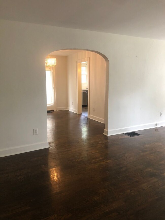 Building Photo - Cozy Cottage in Wedgewood Houston, Walkabl...