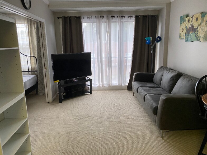 Building Photo - 2009 Greene St