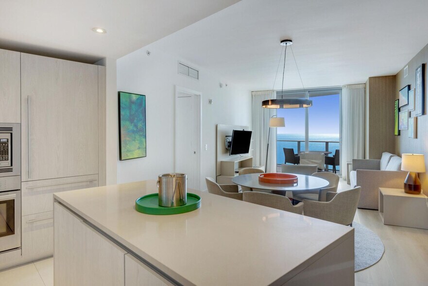 Building Photo - 3101 E Hallandale Beach Blvd