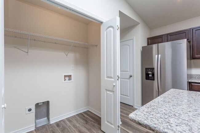 Building Photo - 5664 Peach Dr