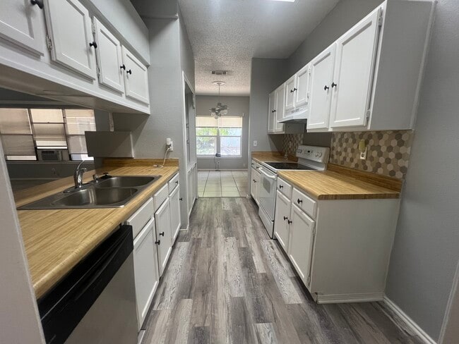 Building Photo - 9215 Autumn Branches