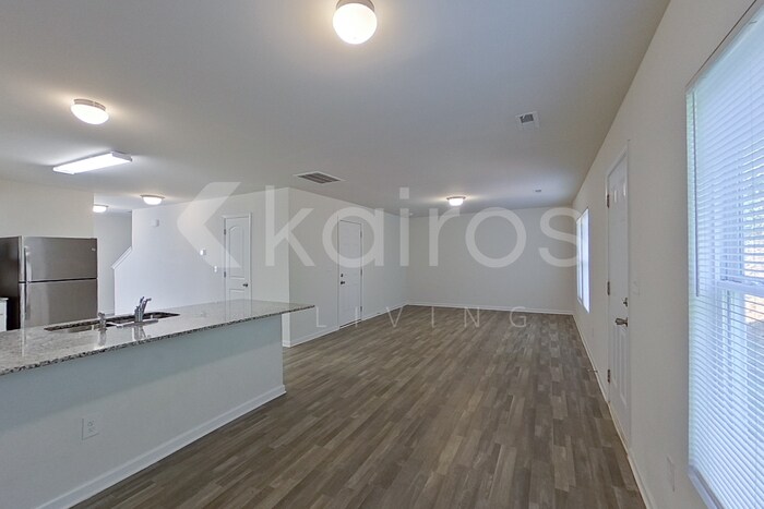 Building Photo - 2051 Country Pl