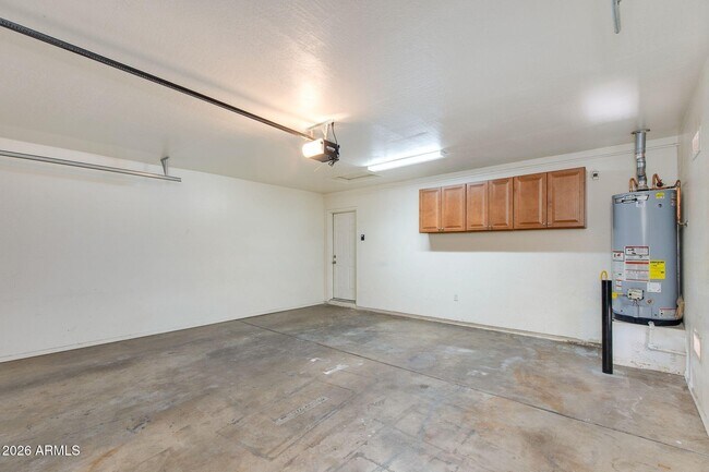 Building Photo - 5002 E Mitchell Dr