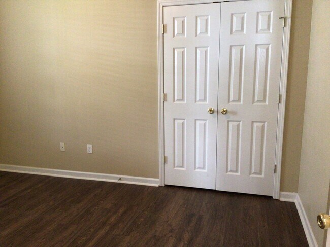 Building Photo - 303 Stallion Rd